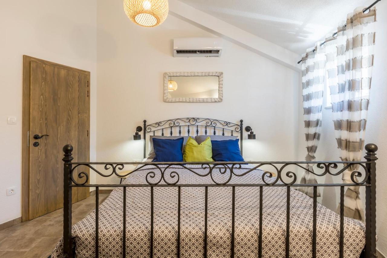 Island Getaway - Heritage House Mirce Εξωτερικό φωτογραφία