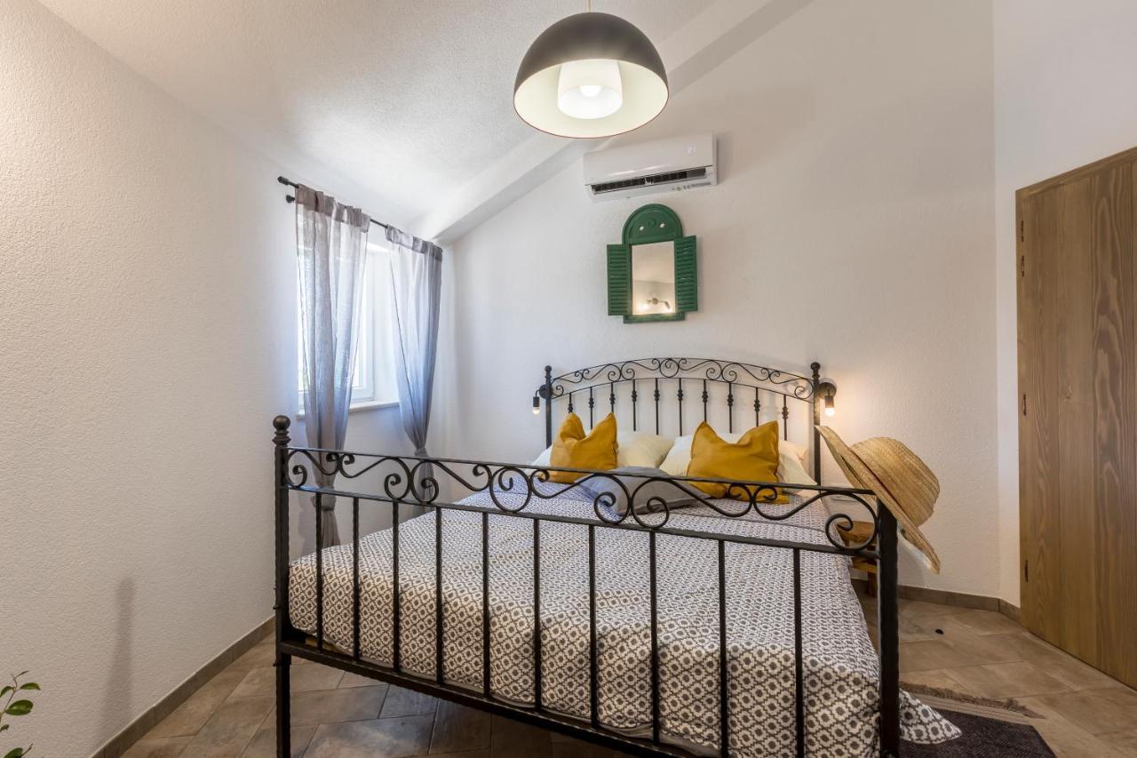 Island Getaway - Heritage House Mirce Εξωτερικό φωτογραφία
