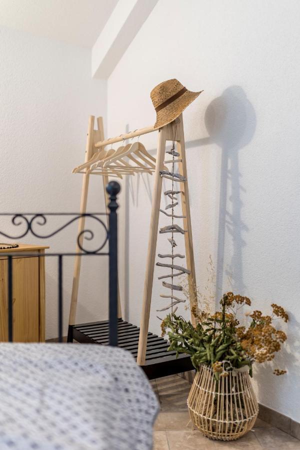 Island Getaway - Heritage House Mirce Εξωτερικό φωτογραφία
